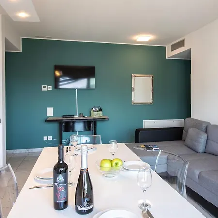 Panoramic Penthouse - Happy *