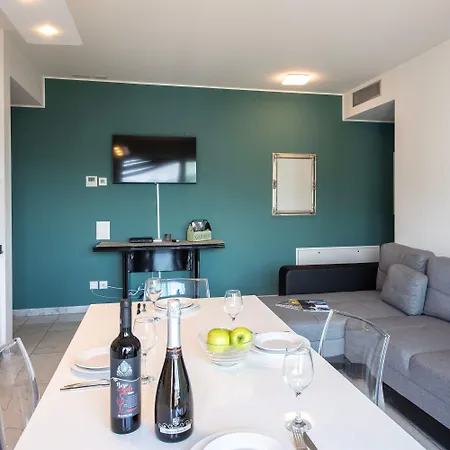 Panoramic Penthouse - Happy Apartment Lugano